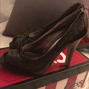 Peep toe Pumps